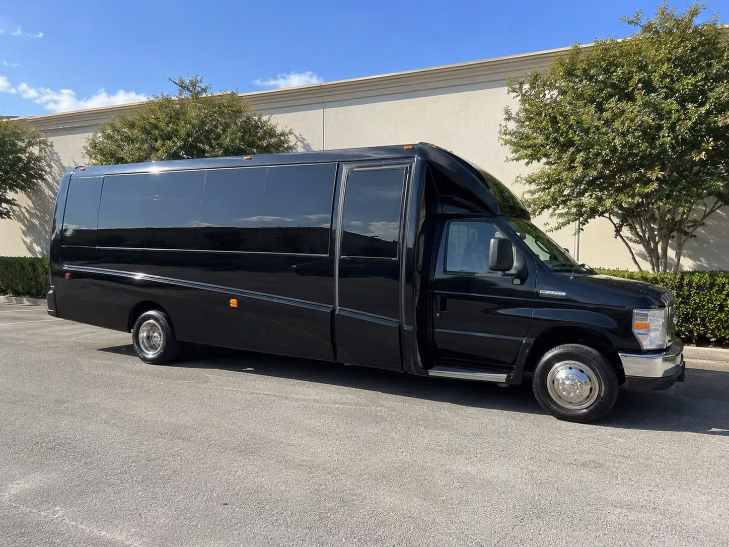 bachelorette party bus rentals and night out transportation in charleston